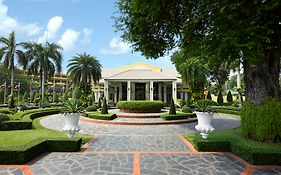 ดุสิตธานี พัทยา (SHA Extra Plus)